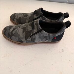 Brand New Men's Camouflage XTRATUF Slip-On Low cut deck shoes. Sz. 9.5